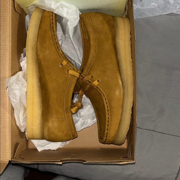 Clarks Wallabees Men's Brown Loafers size 5 men’s & 6 1/2 women’s - Picture 4 of 5